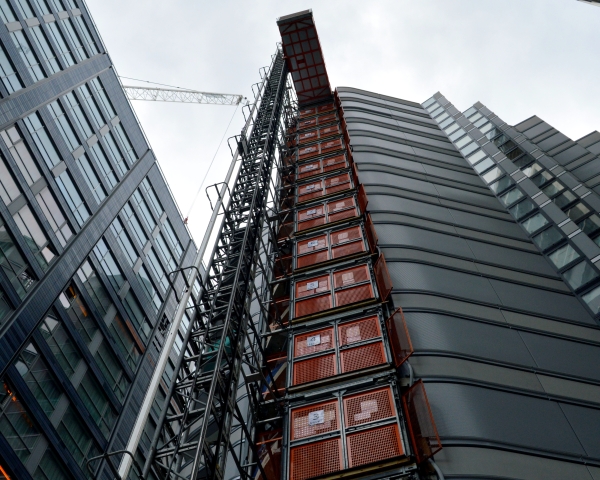 C11979 - The Corniche - three structures with hoist.JPG